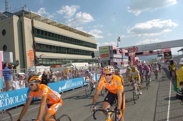 The riders roll into the finish.