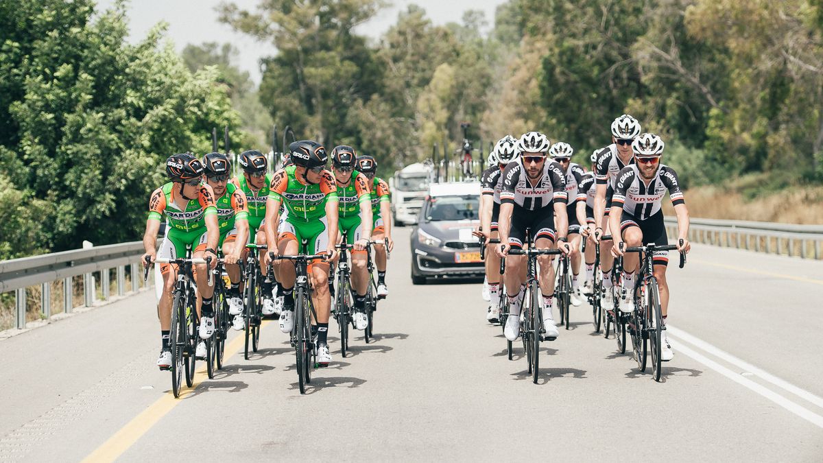 The riders bump into the Bardiani-CSF team