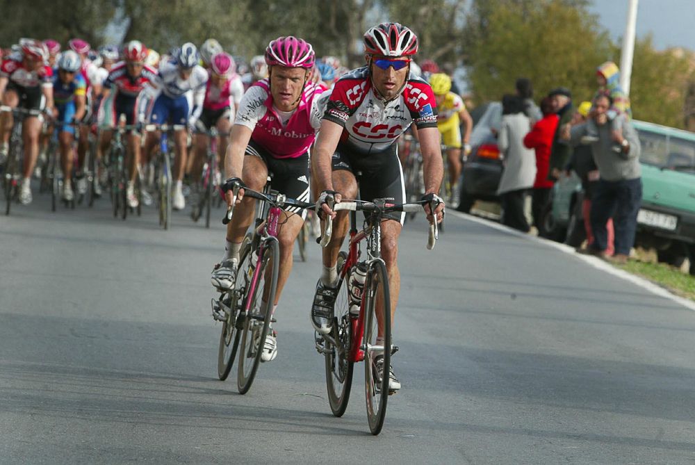 Bobby Julich (Team CSC) attacks at the 2004 Milan-san remo