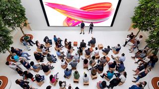 Crowd in an Apple Store
