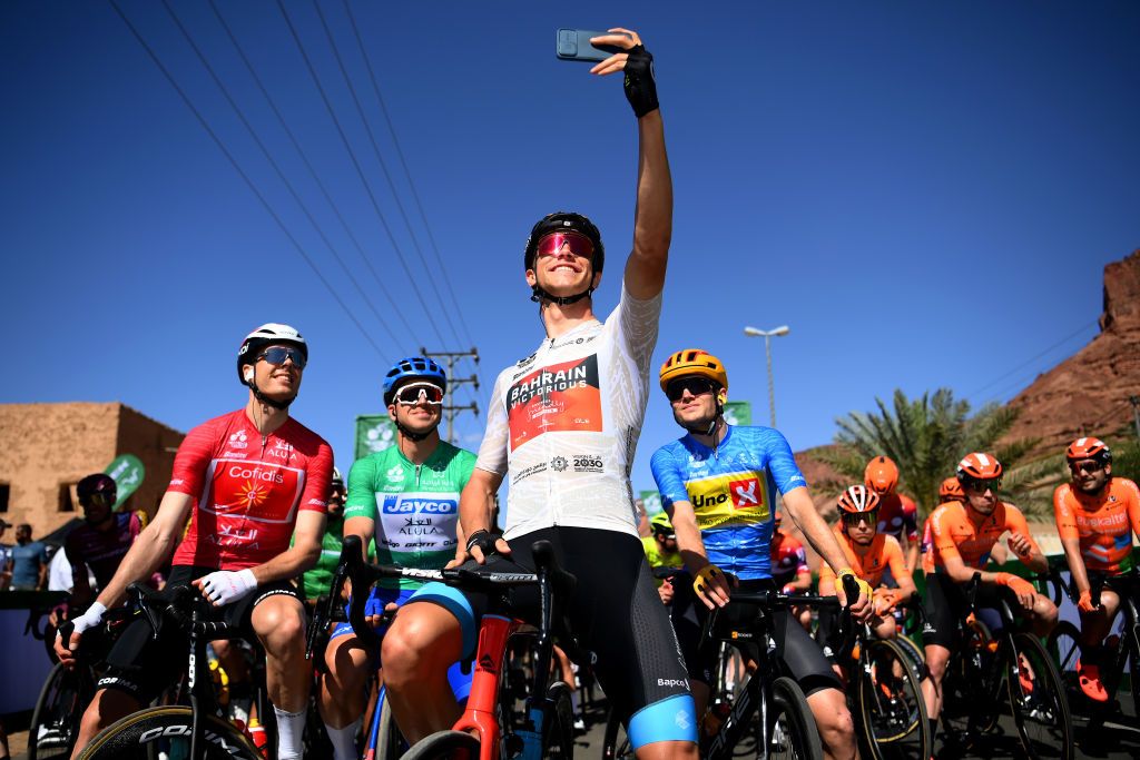 Jonathan Milan takes a Saudi Tour leaders' selfie