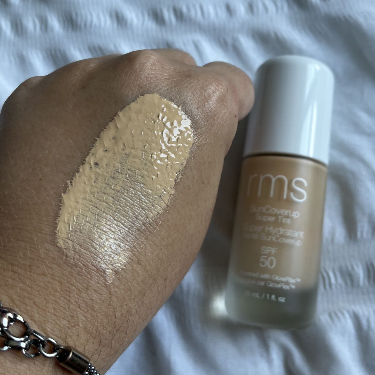 Amelia swatching RMS spf50 foundation