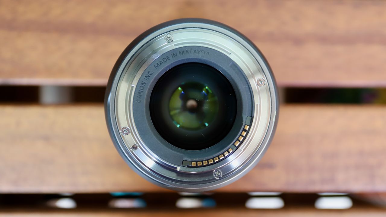Canon RF 85mm f/2 Macro IS STM