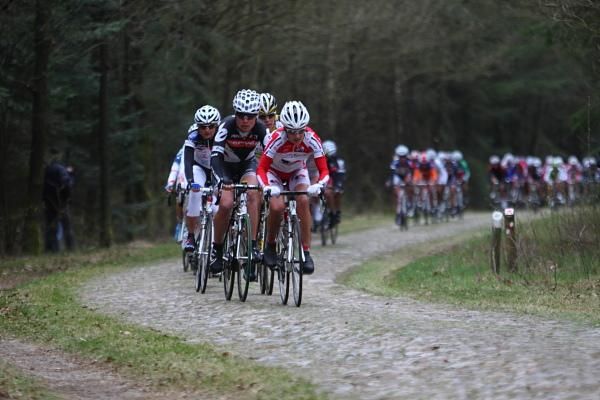 Emma Johansson (Redsun Cycling Team) leads the bunch chasing Wild.