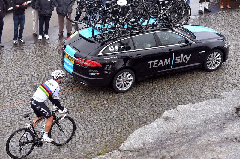 Michał Kwiatkowski (Etixx-Quick Step) climbing