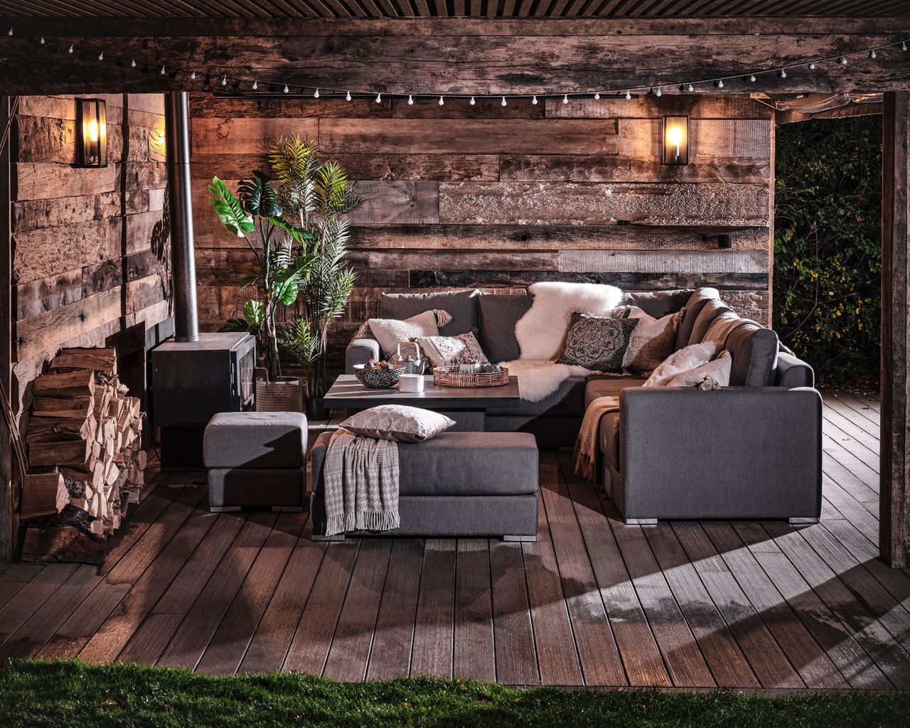 Deck lighting ideas and furniture by Bridgman