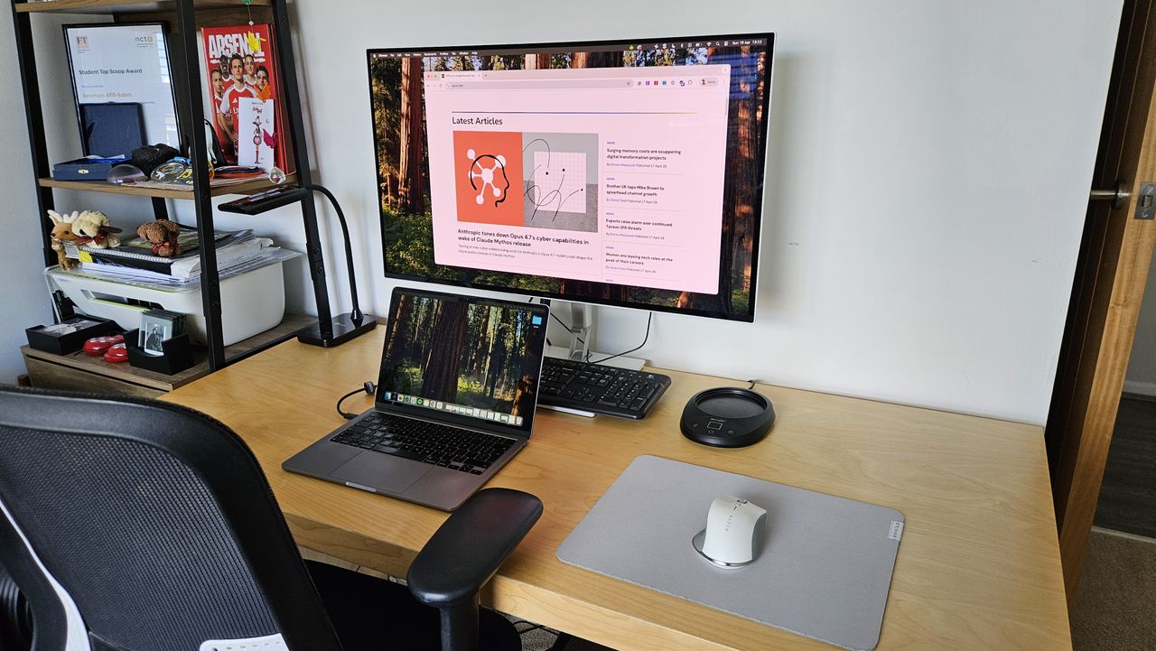 The Acer CE320QK X monitor on a desk
