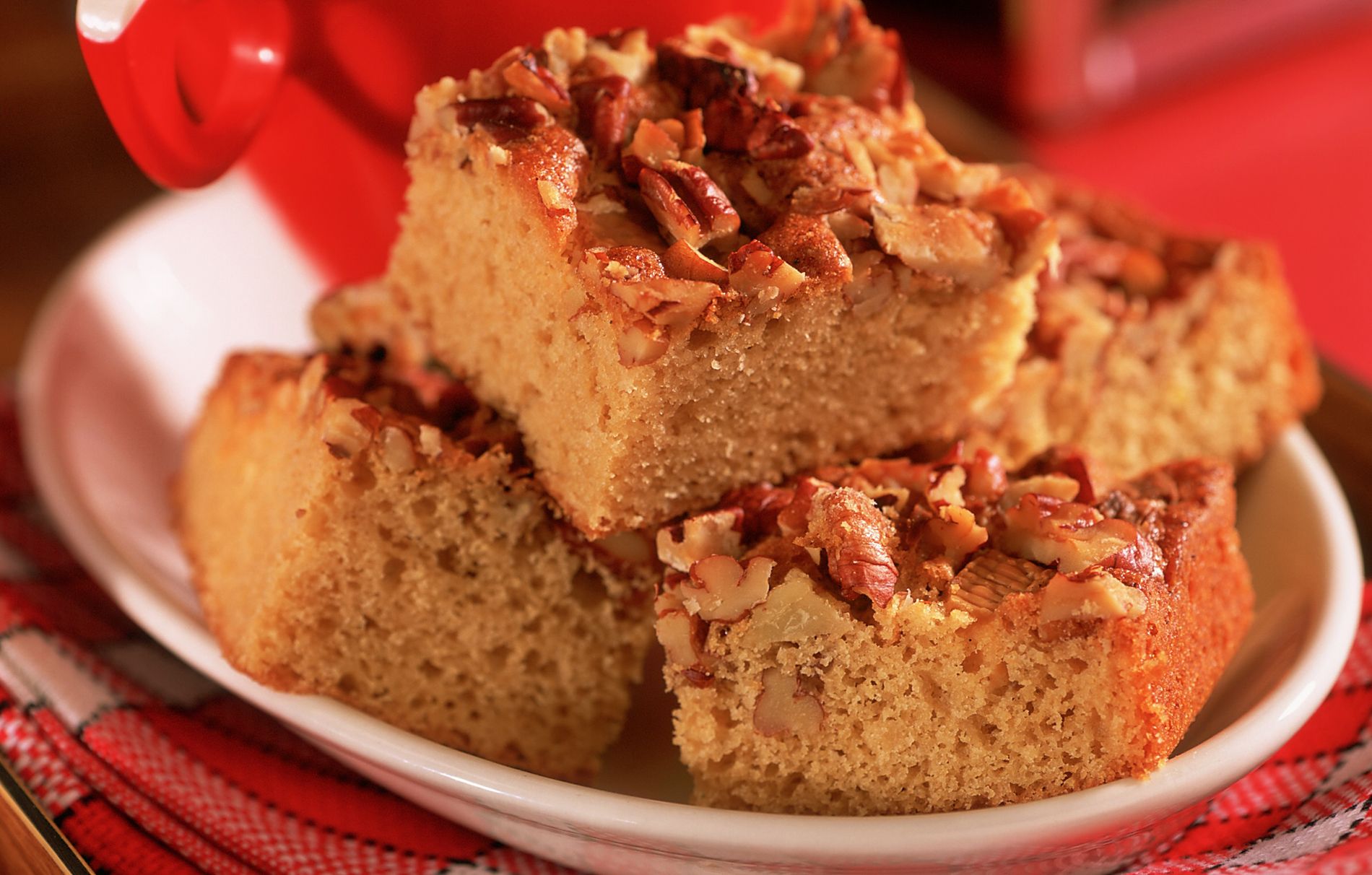 Pecan and banana blondies recipe