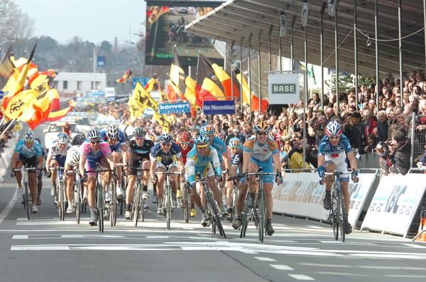 Tyler Farrar (Garmin - Transitions) wins the field sprint for fifth place.