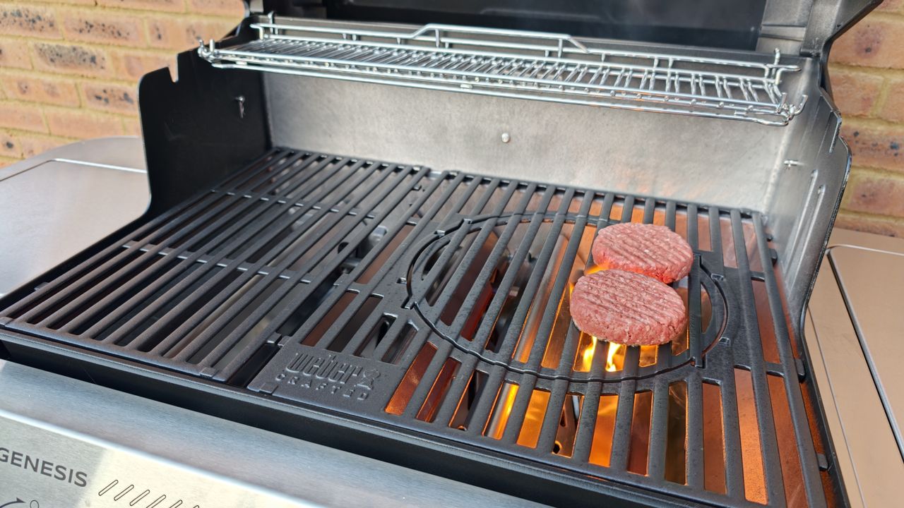 Weber Genesis EP-335W gas barbecue grill