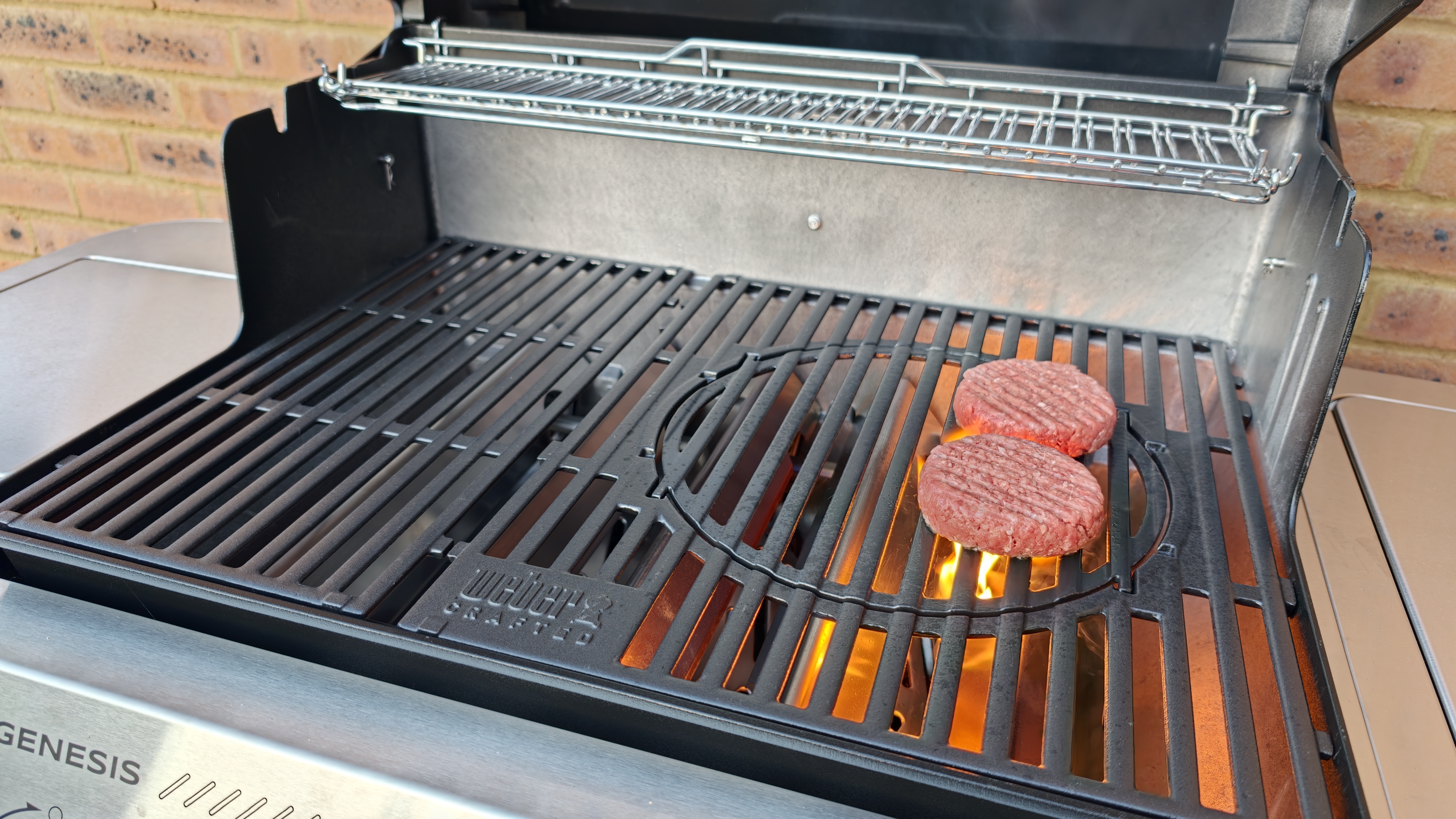 Weber Genesis EP-335W gas barbecue grill