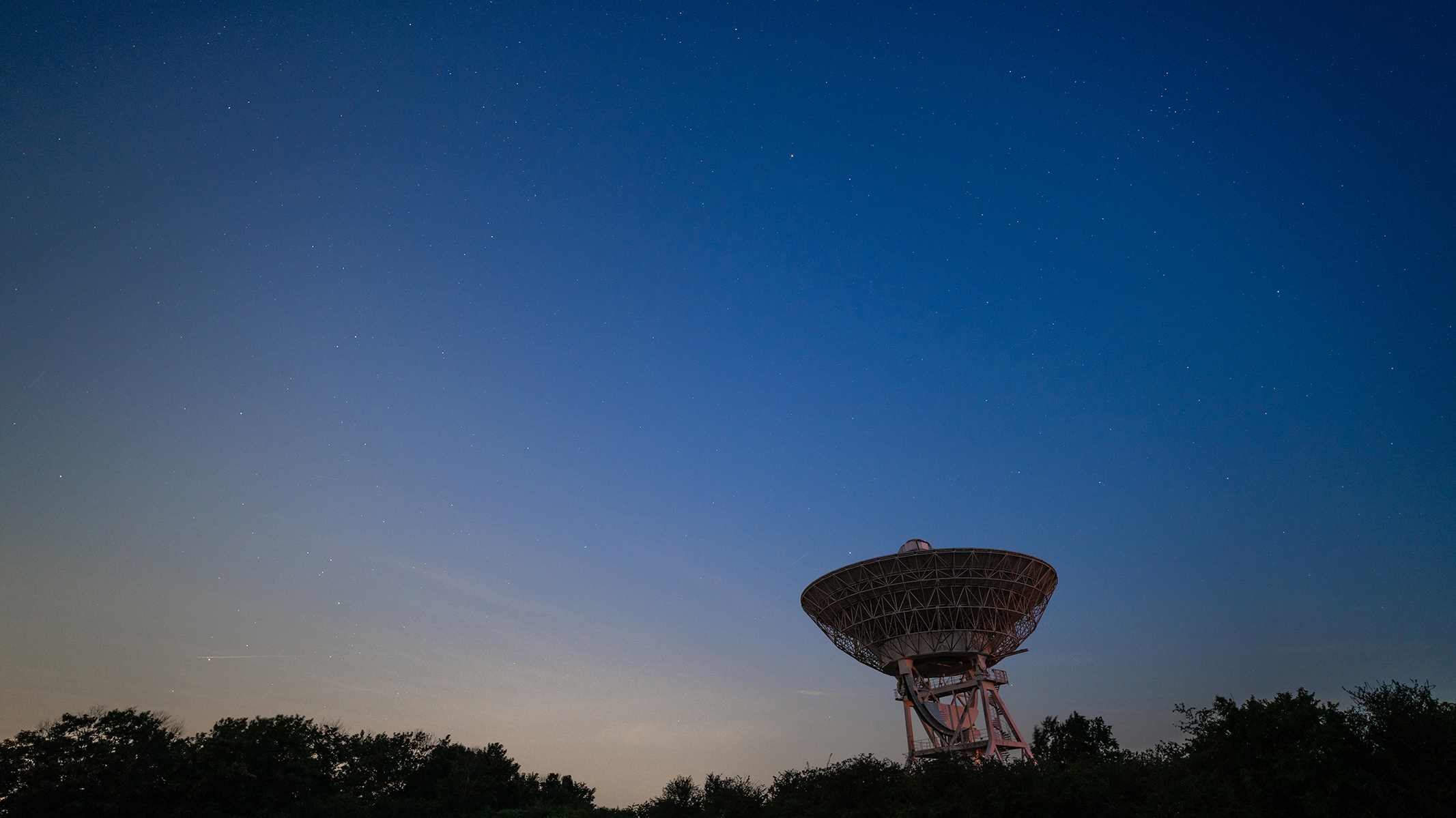 Photo of a radio telescope against the night sky taken with a Viltrox AF 16mm f/1.8 FE lens