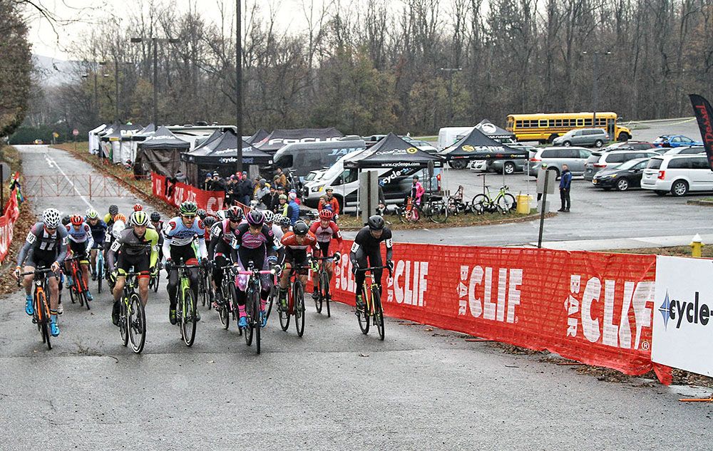 The men start on almost dry conditions. But that wouldn't last.