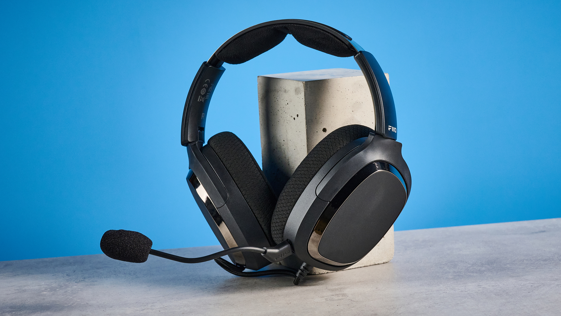 A black FiiO FG3 gaming headset