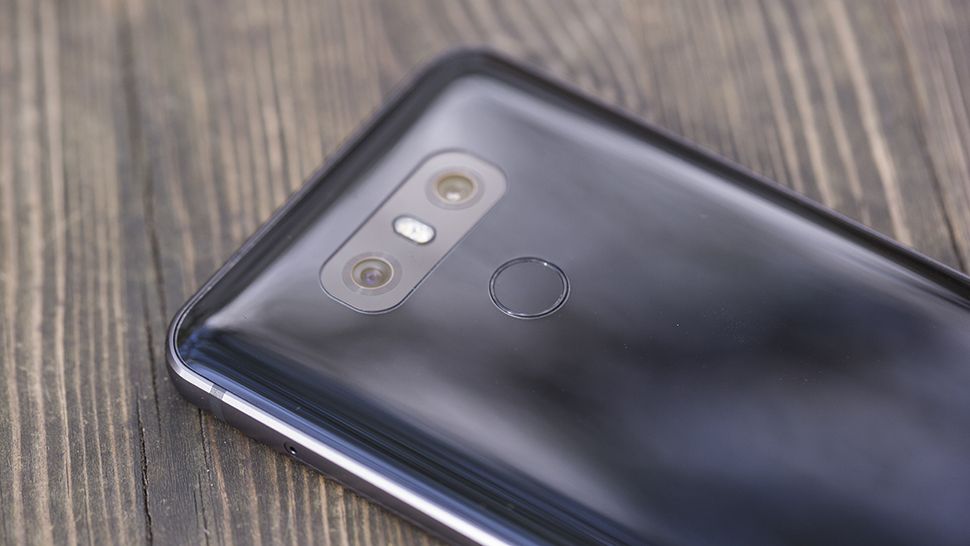 LG is sticking to its LCD guns for the LG G7