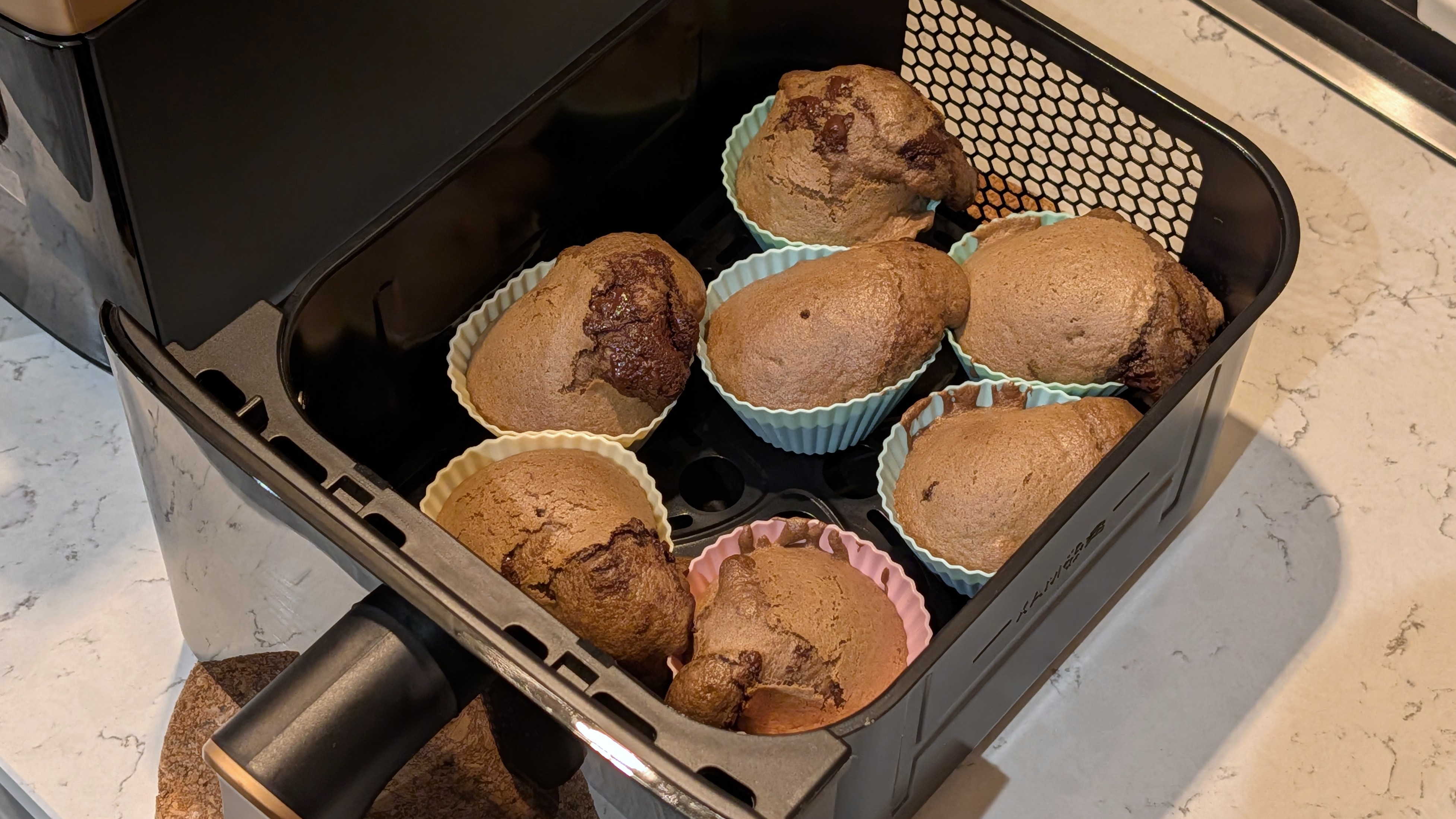 Cooked muffins in Philips 4000 Series Airfryer drawer