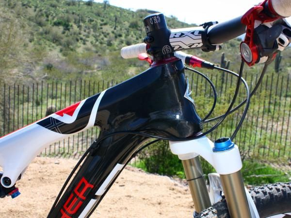 The massive head tube area contributes to the impressive front triangle rigidity