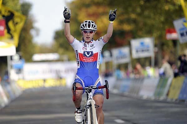 Pavla Havlikova (AVB Cycling Team) celebrates her win.