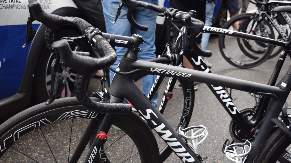The bike was finished with a FSA cockpit
