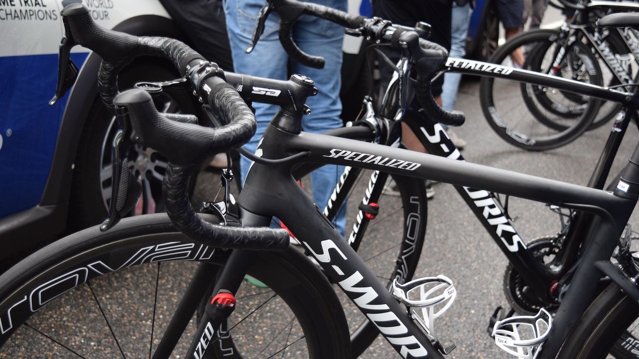The bike was finished with a FSA cockpit