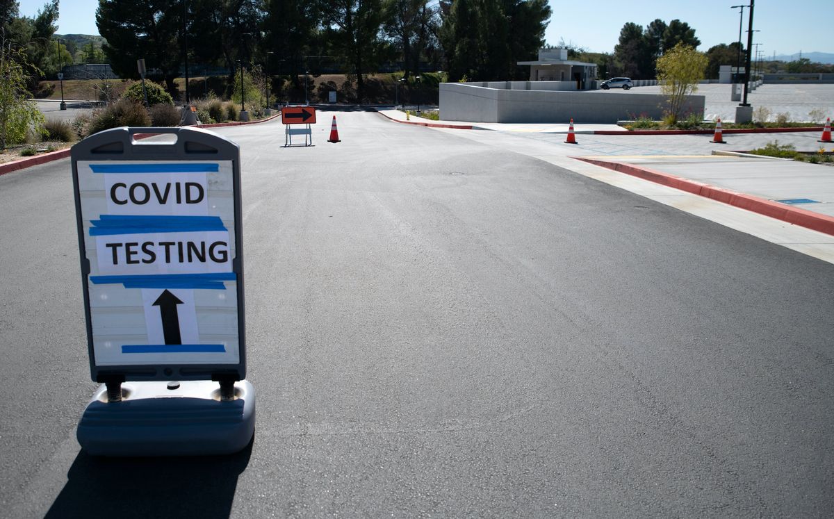 A sign indicating a COVID-19 testing center.