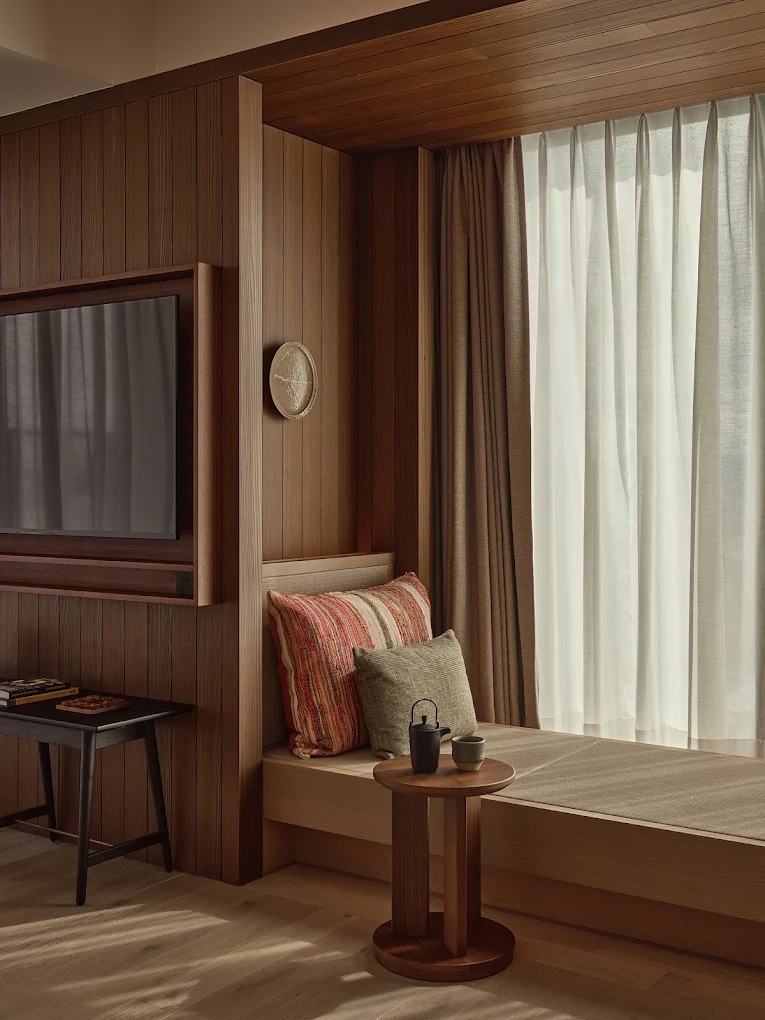 A layered, contemporary design hotel in Japanese exudes a sophisticated air through sculptural furnishings, brightly lit rooms, and a music-inspired atmosphere.