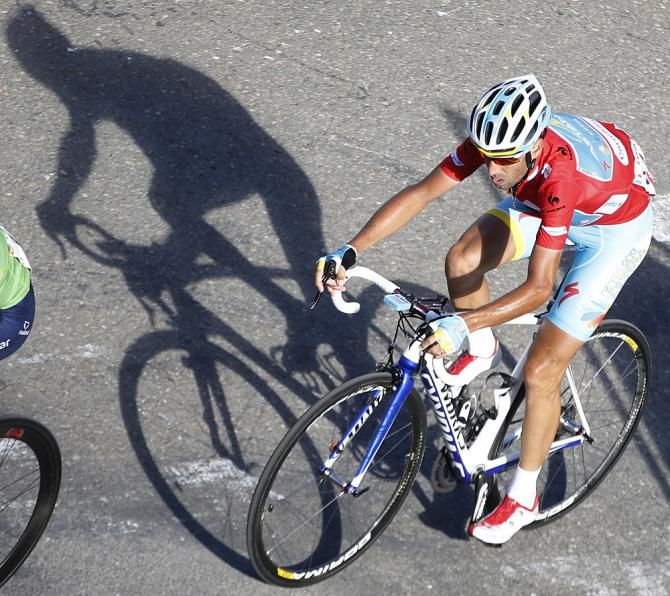 Nibali chases alone