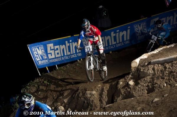 Katy Curd (Great Britain) rides to fourth place.
