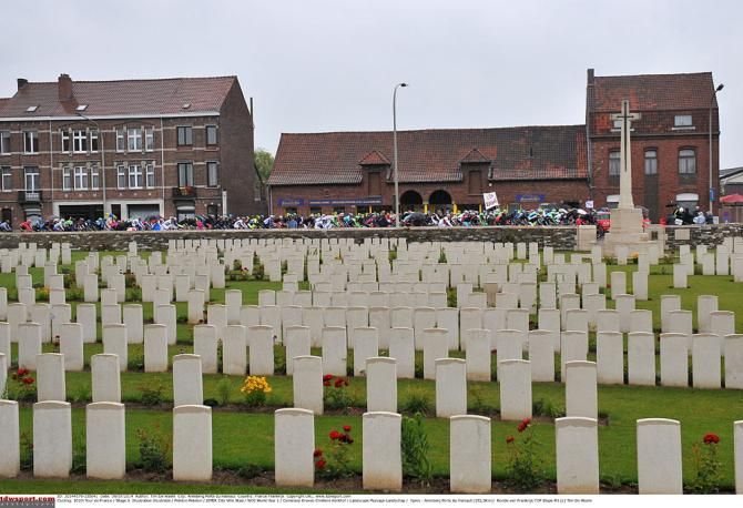 The peloton passed this World War 1 cemetery in Belgium