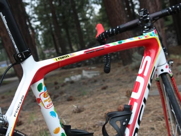 The top tube has just the slightest bit of arc from end to end.