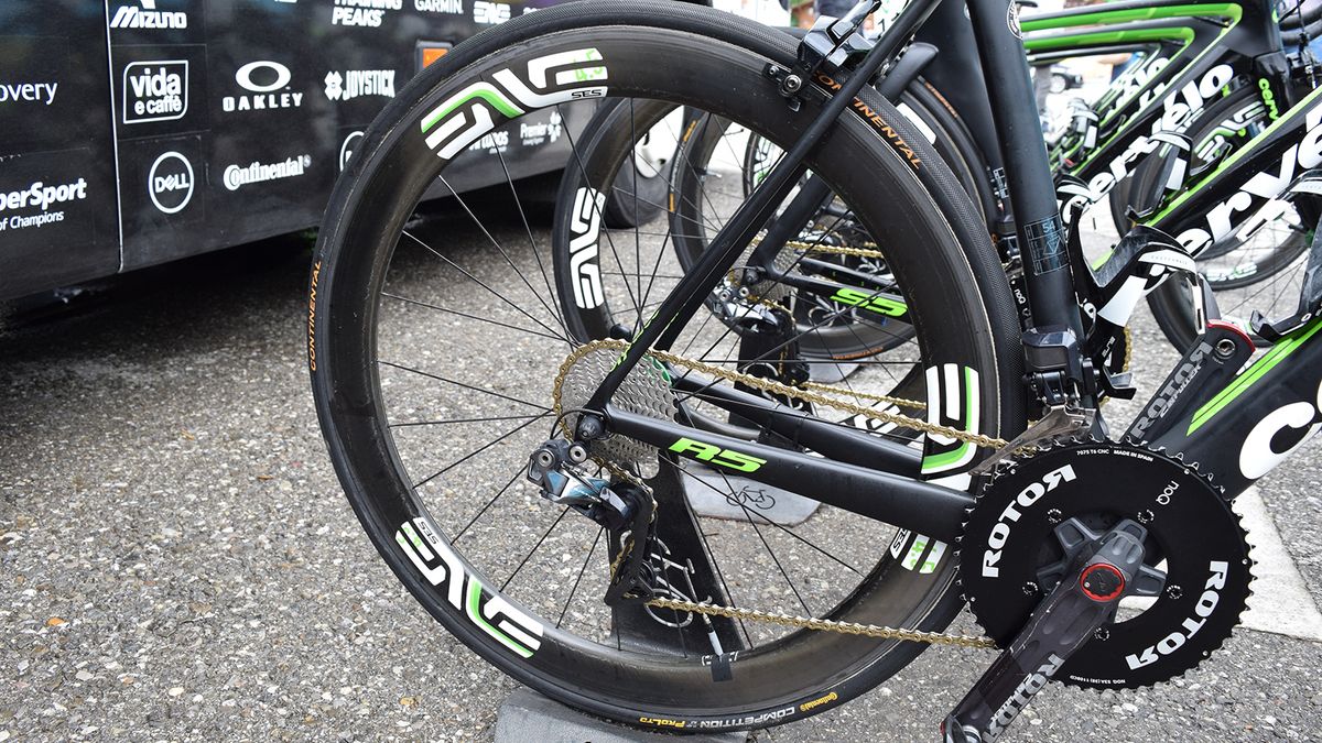 The team's ENVE 4.5 SES wheels have flashes of green on the decals in line with Dimension Data's team colours