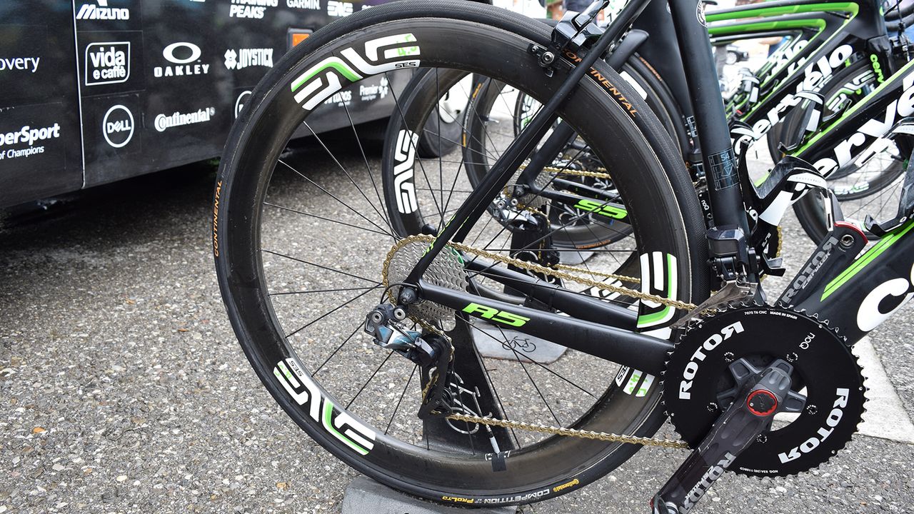 The team's ENVE 4.5 SES wheels have flashes of green on the decals in line with Dimension Data's team colours