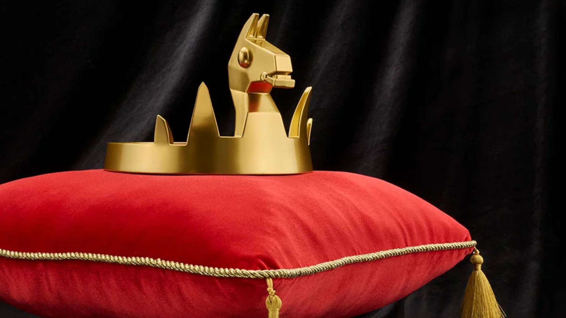 Close up of the Fortnite Grand Replicas Victory Crown 1:1 Scale Replica.