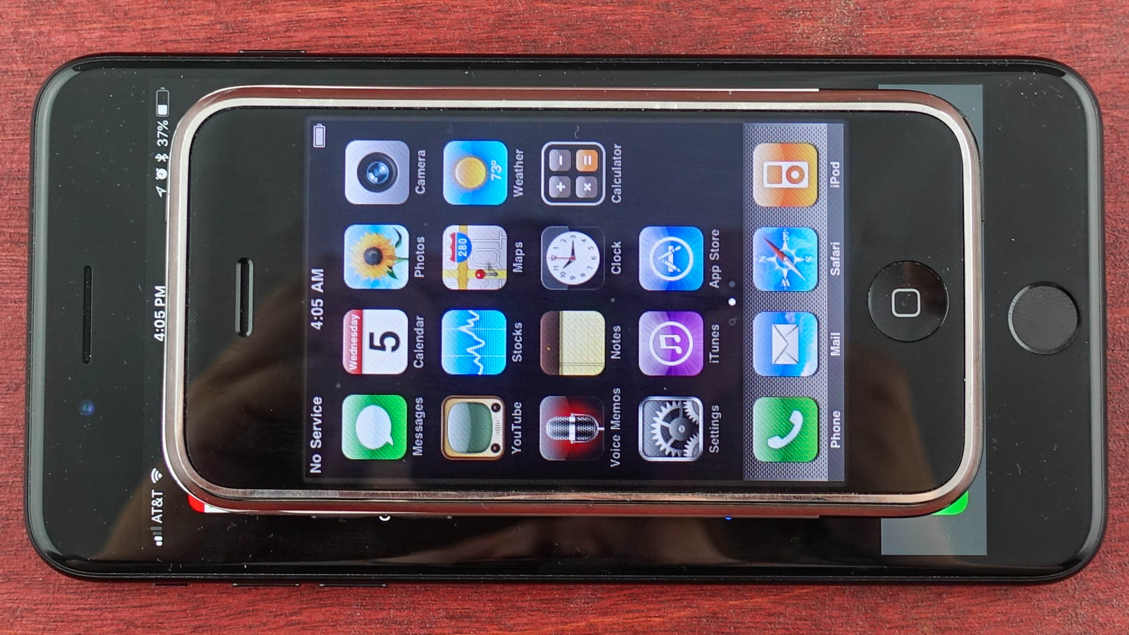 Выпуск первого iphone. Iphone 2007. Iphone 1. Айфон 1 2007. Айфон 1g.