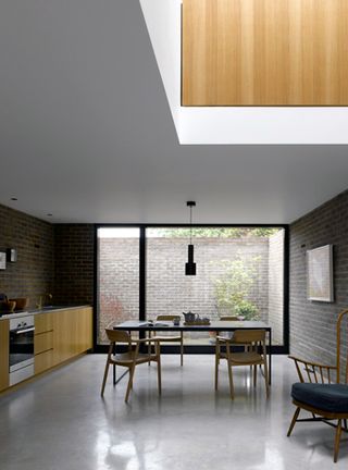 16a Kings Grove Turning an unwanted infill site to their own advantage, Kings Grove is Duggan Morris's masterful re-use of an old workshop. The contemporary courtyard house makes the most of views across adjacent back gardens, with a rich brick and timber interior.