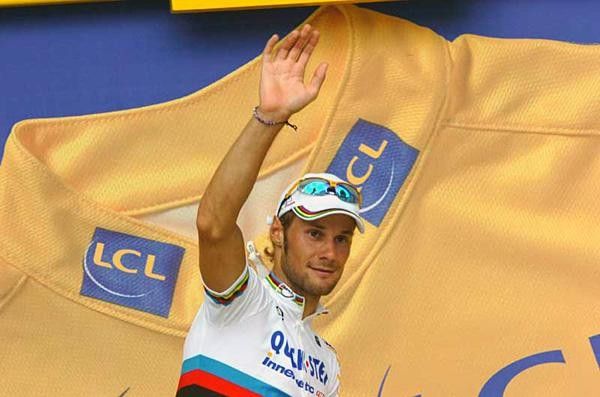 Tom Boonen (Quick.Step) waves to the crowd
