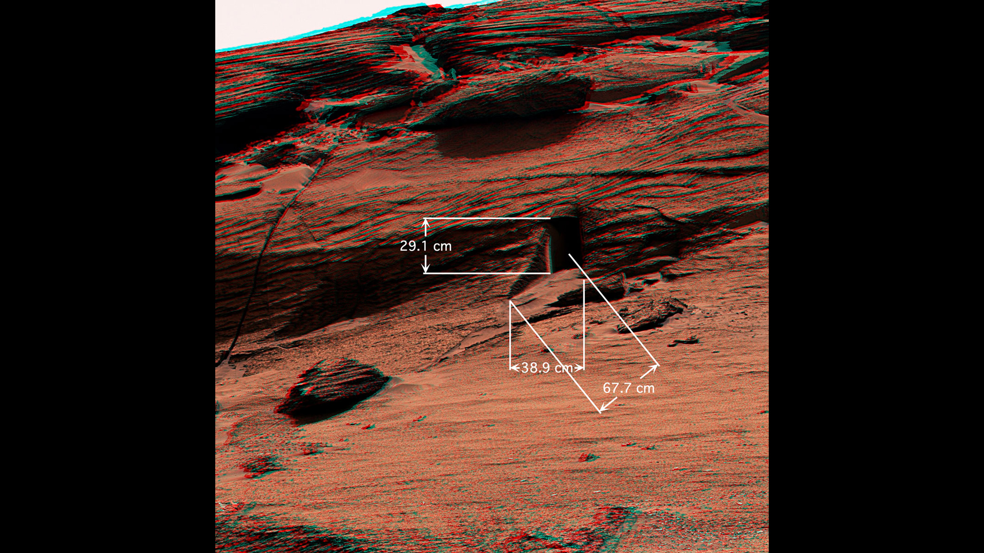 سميت ميزة غريبة "باب الكلب" تم اكتشافه على سطح المريخ بواسطة مركبة Curiosity التابعة لوكالة ناسا