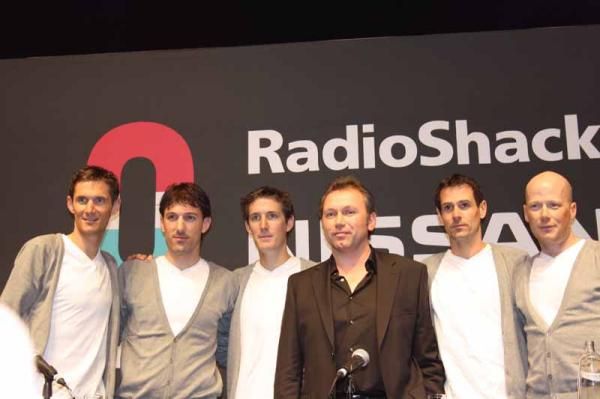 The RadioShack-Nissan team leaders flank Bruyneel