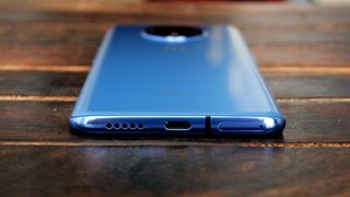 OnePlus 7T, niente jack da 3,5 mm. 