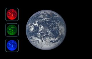 Новое покадровое видео Земли объединяет 3000 изображений со спутника DSCOVR.