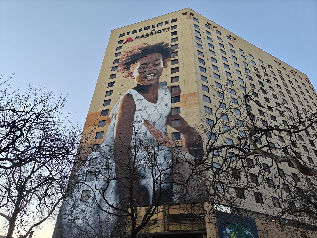 Photo of little girl mural by OnePlus 13R