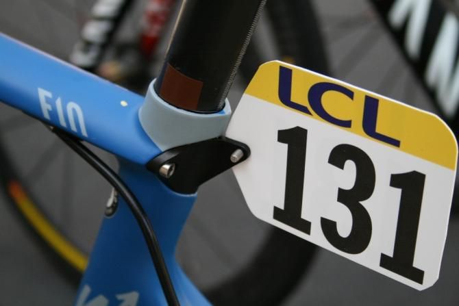 A neat integrated dossard holder on the Canyon Aeroad CF