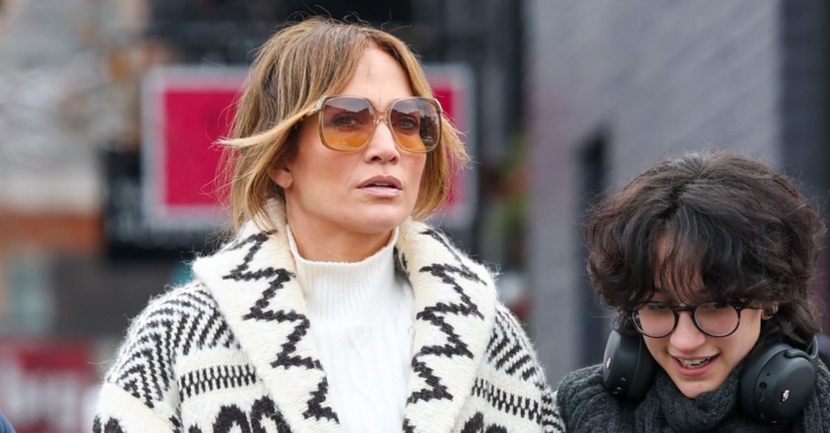 Jennifer Lopez Wore an Après-Ski Cardigan Trend in Aspen