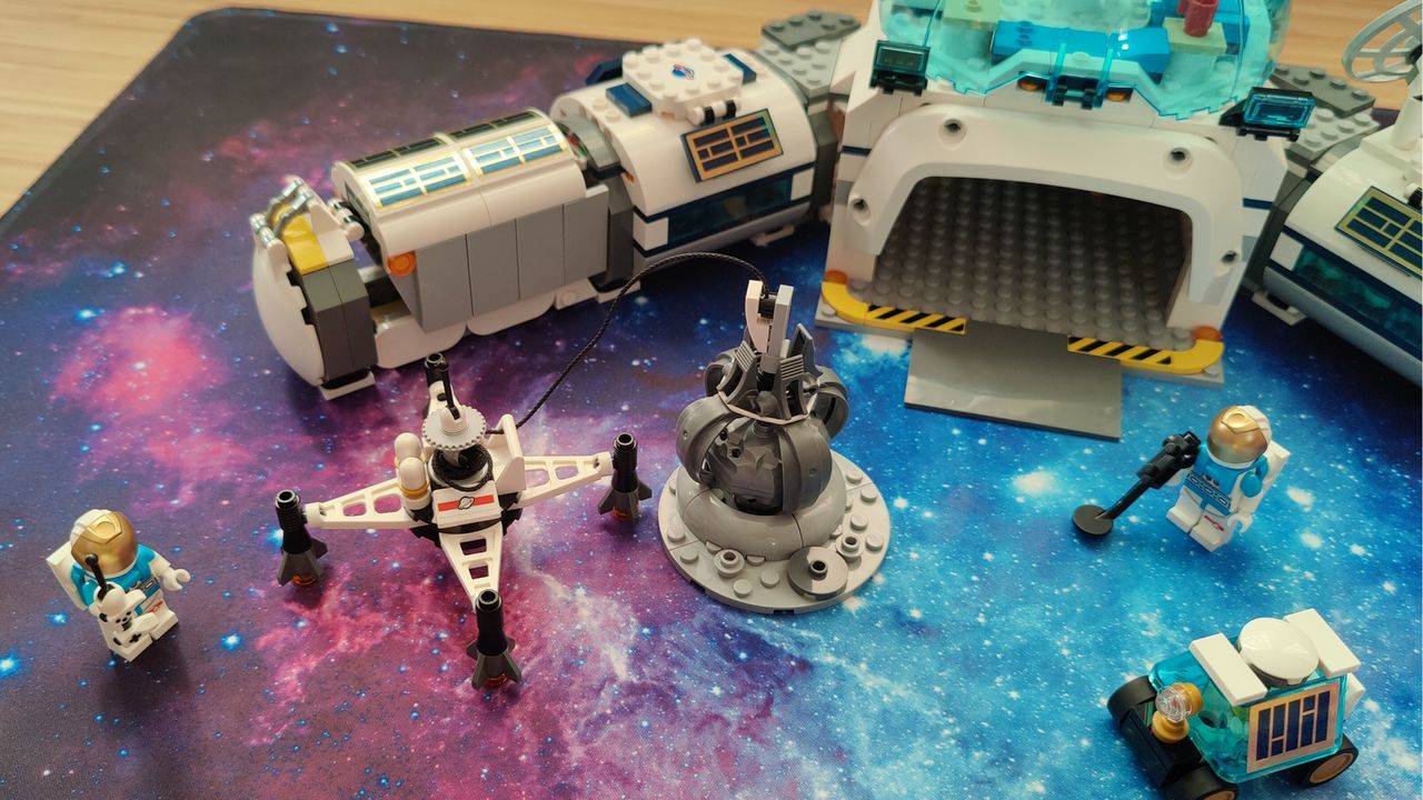 Lego Lunar Research Base