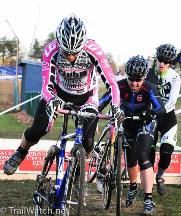 Natasha Elliot (Garnerau Club Chaussure) leading over the barriers