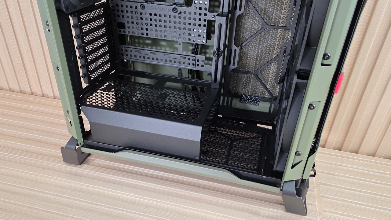 Corsair Warthog RS - Inside