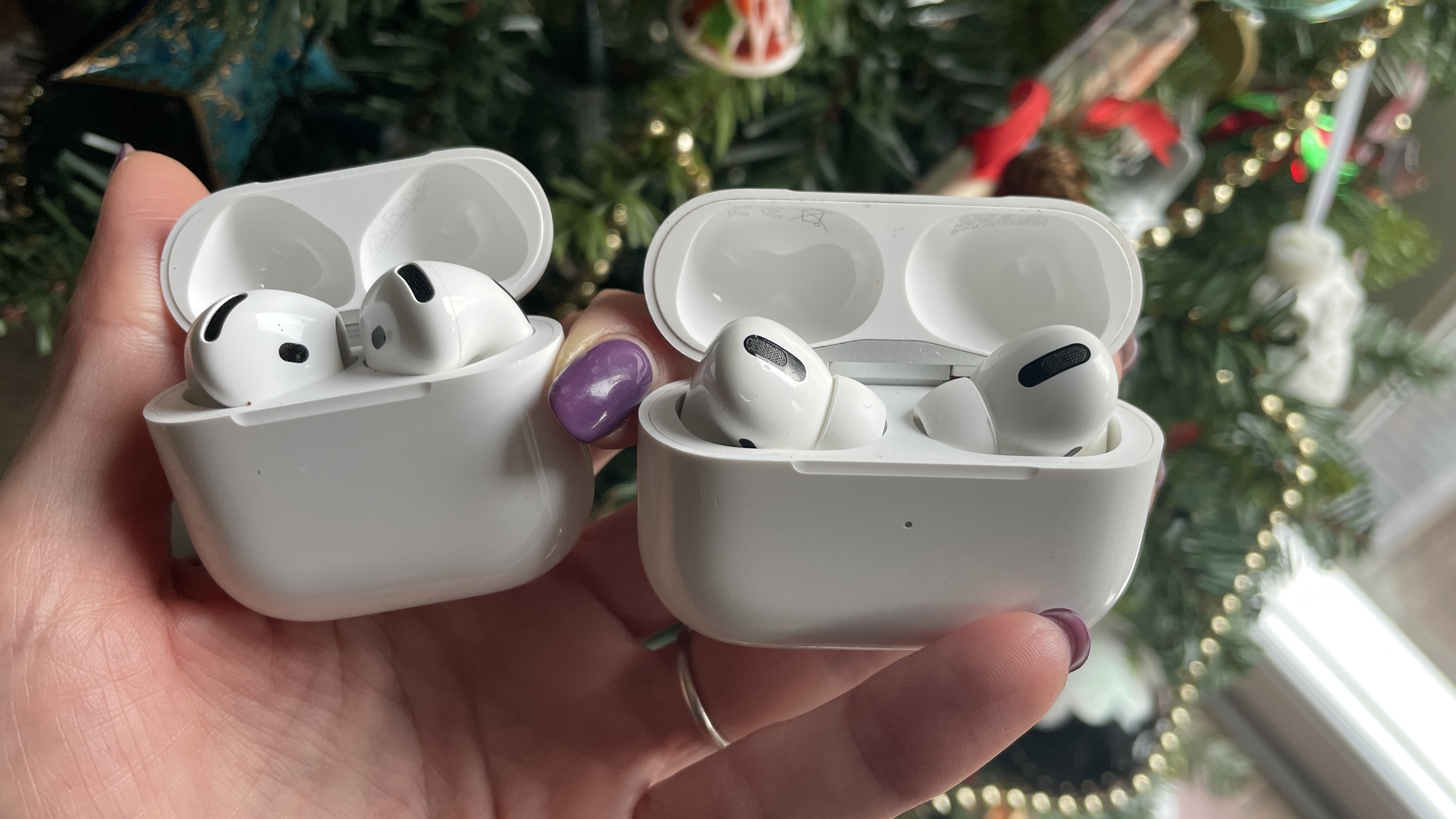 Los AirPods 4 y AirPods Pro 2 se agrupan para mostrar las diferencias