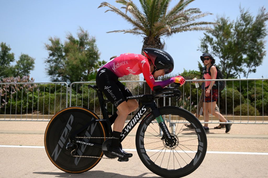 CAGLIARI ITALY JUNE 30 Niamh FisherBlack of New Zealand and Team SD Worx sprints during the 33rd Giro dItalia Donne 2022 Stage 1 a 47km individual time trial stage from Cagliari to Cagliari ITT GiroDonne UCIWWT on June 30 2022 in Cagliari Italy Photo by Dario BelingheriGetty Images
