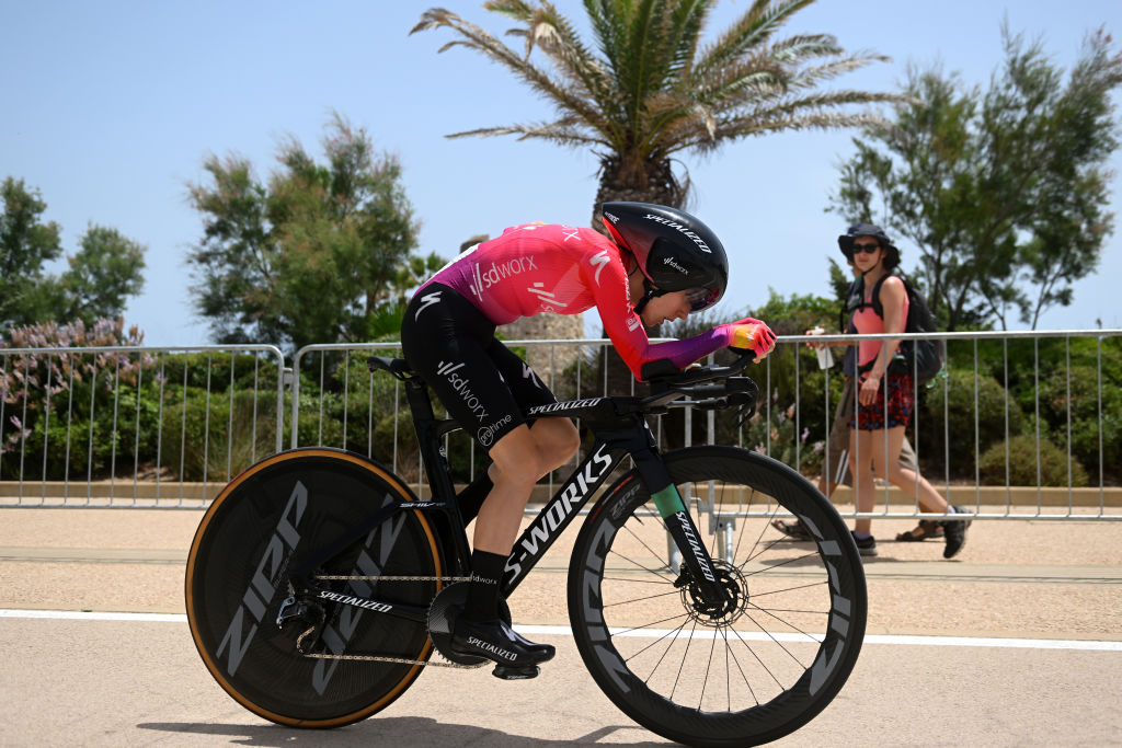 CAGLIARI ITALY  JUNE 30 Niamh FisherBlack of New Zealand and Team SD Worx sprints during the 33rd Giro dItalia Donne 2022  Stage 1 a 47km individual time trial stage from Cagliari to Cagliari  ITT  GiroDonne  UCIWWT  on June 30 2022 in Cagliari Italy Photo by Dario BelingheriGetty Images