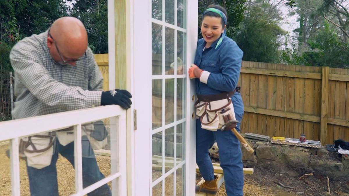 &#039;Southern Living&#039; host Ivy Odom and her father build a greenhouse. 